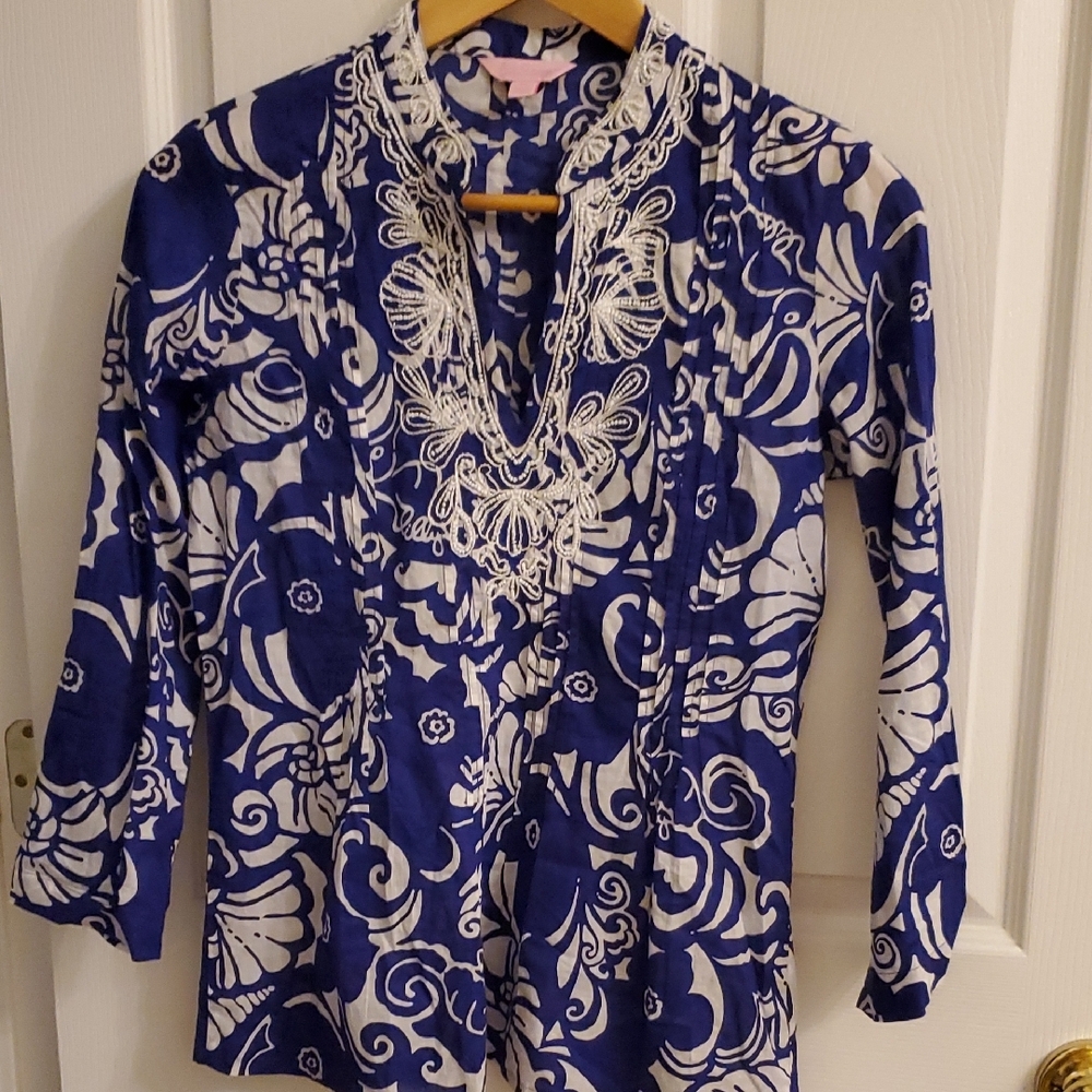 Lilly Pulitzer Navy and White Tunic